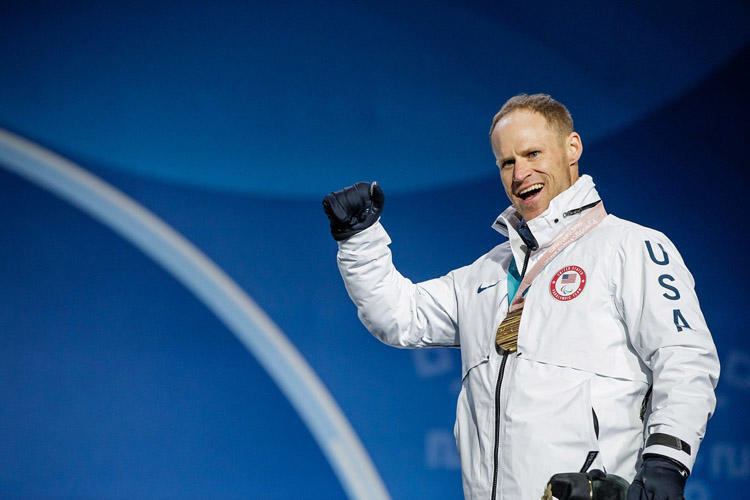 Daniel Cnossen won gold in the Men's 7.5k sitting category of the biathlon 