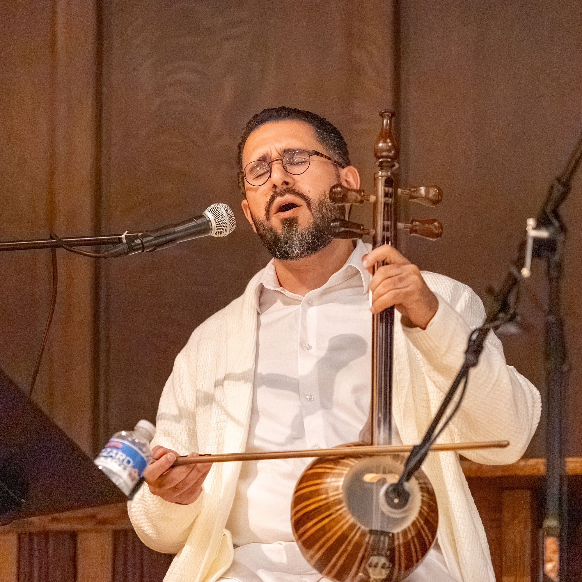 Payam Yousefi singing and playing an instrument