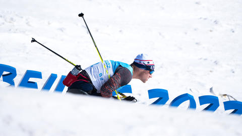 Dan Cnossen skiing during paralympic games