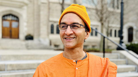 Swami Chidekananda, who joined the Hindu Monastic Fellowship Program sponsored by Harvard Divinity School, stands in front of Swartz Hall. Photo by Swami Sachidananda Saraswati