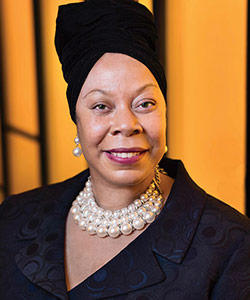 Tracey Hucks headshot