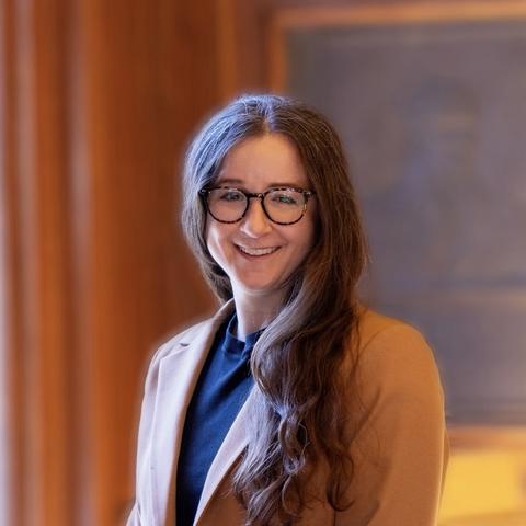 Steph Tabashneck headshot