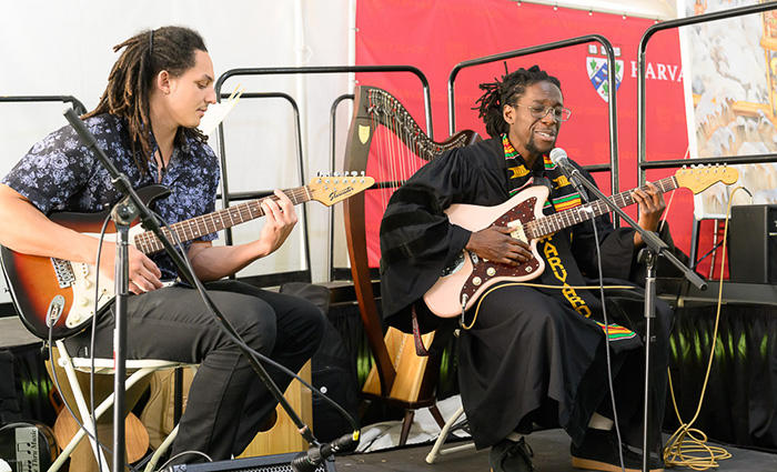 Atéha Bailly, MDiv ’23, and Isaiah Briggs, MDiv candidate, perform “In Your Hands” at the Multireligious Commencement Service. / Photo credit: Justin Knight
