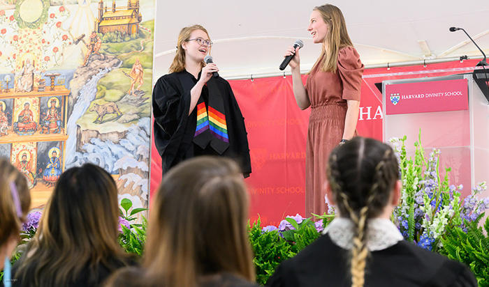 Sophia Doescher, MDiv ’23, and Nicole Newell, MDiv candidate, perform 