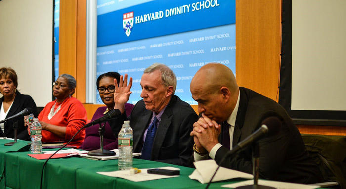 Stanley Pollack, of the Center for Teen Empowerment, addresses the audience