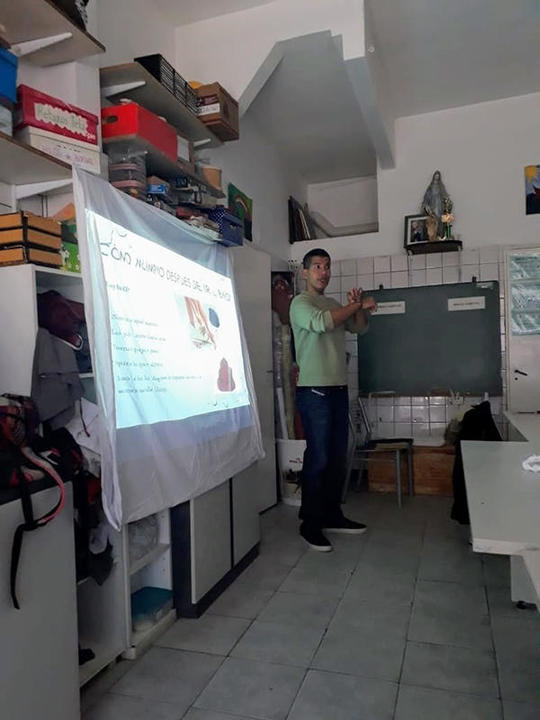 Salvador Peña teaching in front of screen