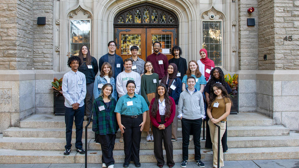 DivEx students pose for group photo on Swartz Hall steps