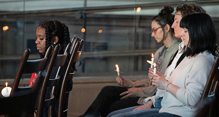 HDS students hold candles in Williams Chapel.