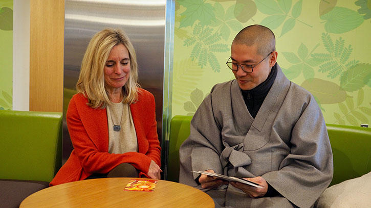 Deung Myoung Sunim and HDS student Leslie Lawrence