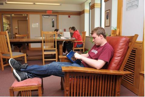 HDS students sitting in comfy chairs and studying